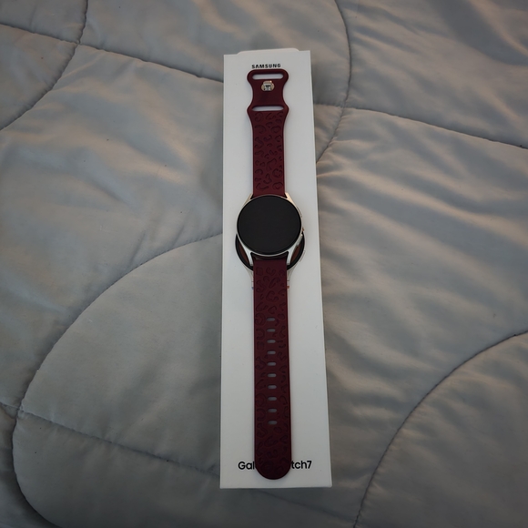 Samsung Smartwatch with Burgundy Band - Picture 1 of 1